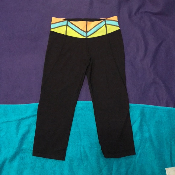 lululemon athletica Pants - LULULEMON CROPPED YOGA PANTS - SIZE 6